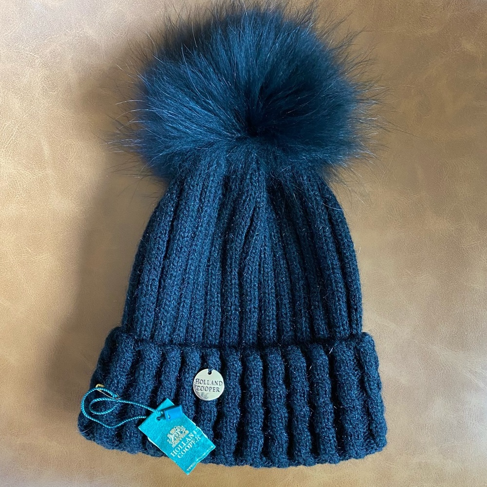 NWT Holland Cooper Bobble Beanie